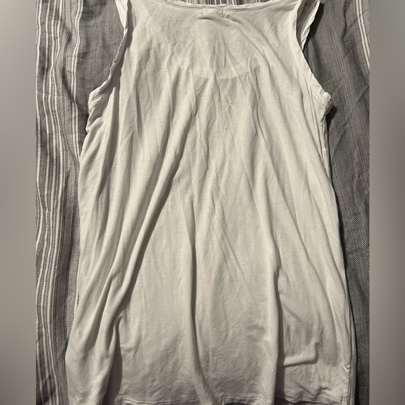 Small sequence buffalo tank top - Picture 2 of 3